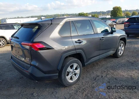 2019 Toyota Rav4 Xle z USA, uszkodzony, nr VIN 2T3P1RFV1KW063349